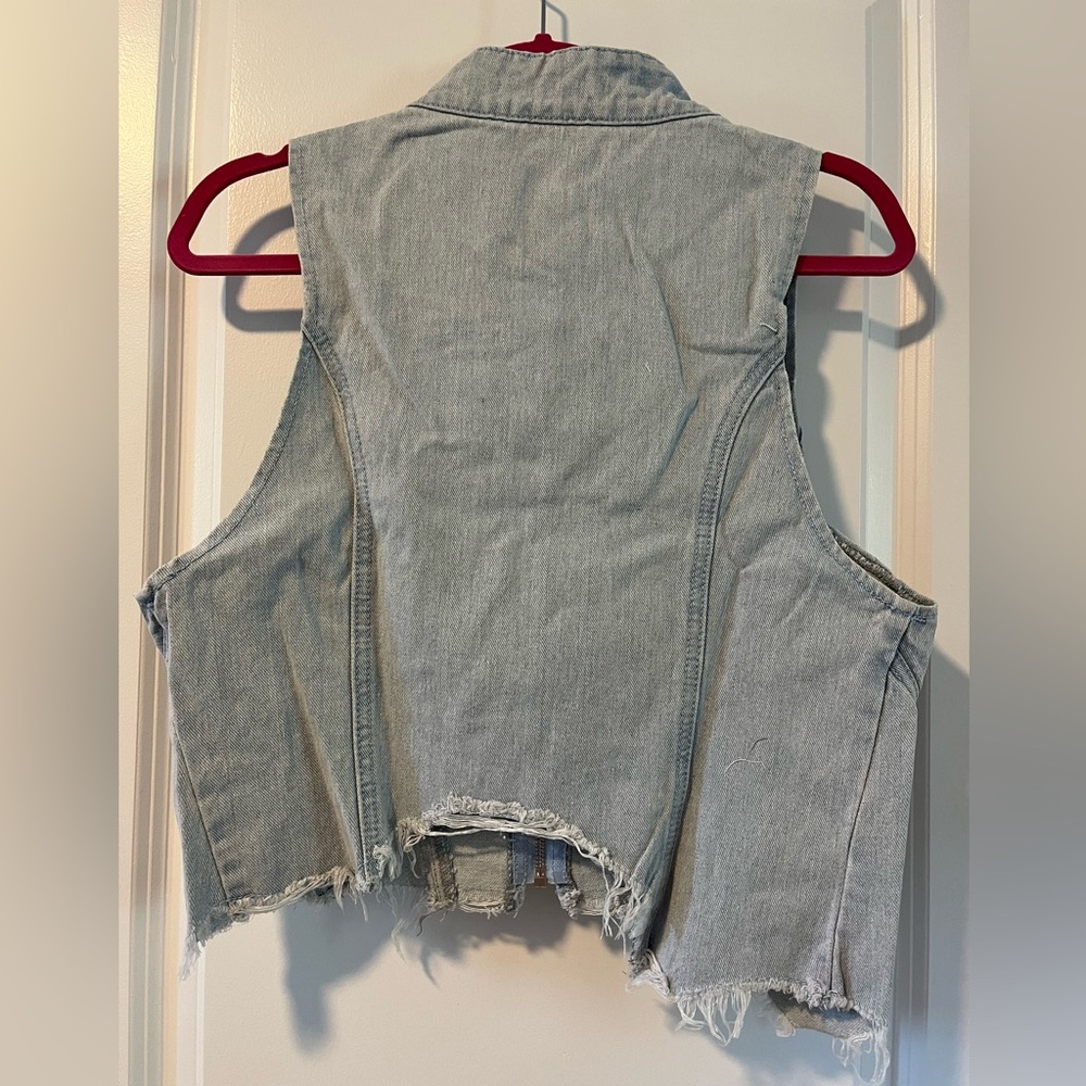 Pretty Little Thing Bleach Wash Zip Thru Denim Crop Jacket - Picture 2 of 3